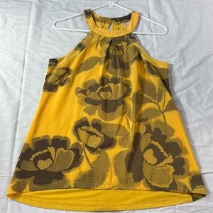 G59. Women’s‎ Outback red top (S)